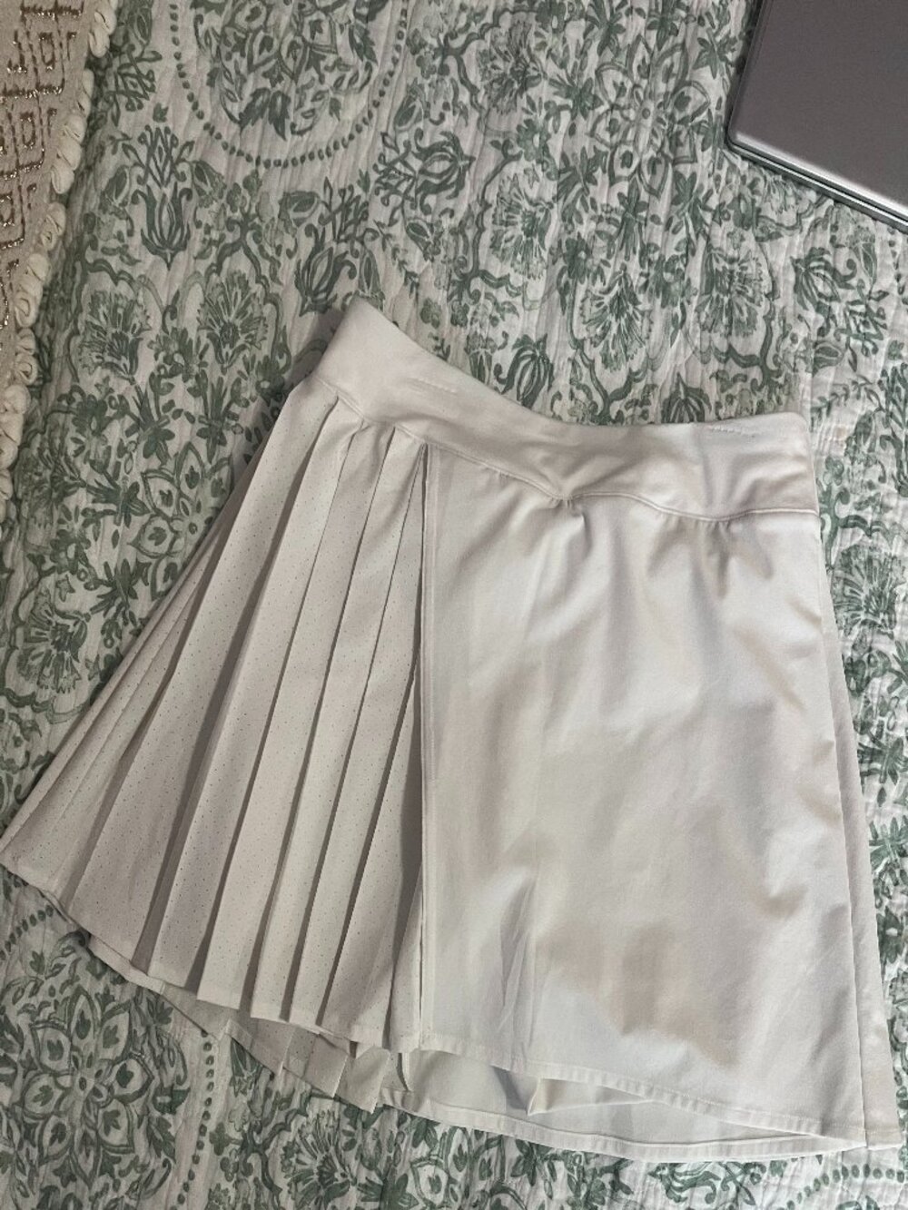 Lululemon- Pleat to street skirt white 4